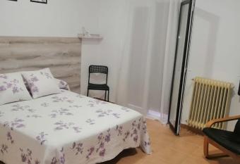 La Callejuela Balc  n has Balcony rooms