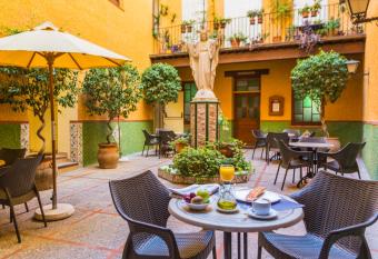 Hostal Loreto has Balcony rooms