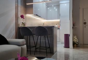 Apartment  allows 18 year olds to book a room