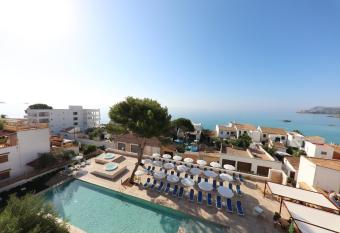 Hotel Clumba has Balcony rooms