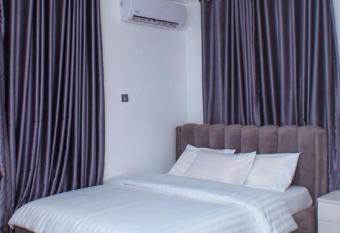 MM Apartment Oniru allows 18 year olds to book a room