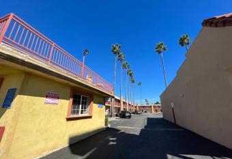 Palm Tree Inn has Smoking rooms