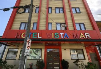 Hotel Vista Mar allows 18 year olds to book a room