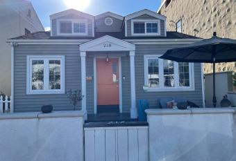 1926 Boho Beach House allows 18 year olds to book a room