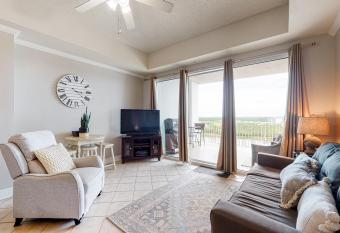 The Wharf 811 has Balcony rooms