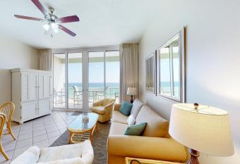 Waters Edge 606 has Balcony rooms