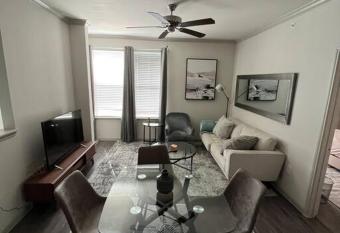 NEW Luxe 1bdrm Townhome + balcony + pool has Balcony rooms