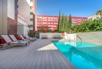 Occidental Sevilla Viapol allows 18 year olds to book a room