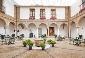 NH Collection Amistad C  rdoba allows 18 year olds to book a room