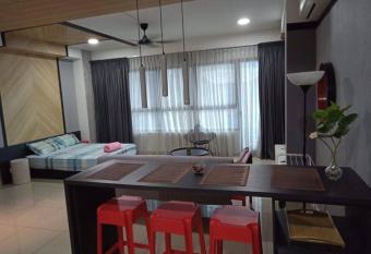 Arte + @ Jalan Ampang, KLCC Kuala Lumpur has rooms with a private hot tub