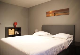 Vakantie Logies Allo Allo allows 18 year olds to book a room