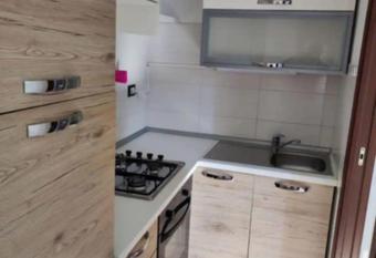 Benny! Appartamento ad uso ESCLUSIVO con balcone! allows 18 year olds to book a room