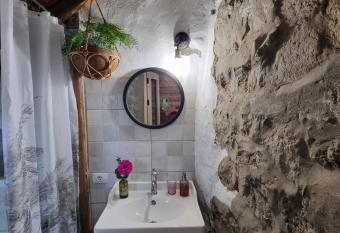 El Nido Fuente Hervera. Precioso Loft con Ba  era de Hidromasaje has rooms with a private hot tub