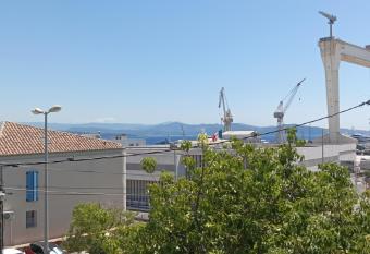 La Casa De La Ciotat has Balcony rooms
