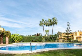 Apartamento D  plex Los Cartujanos I allows 18 year olds to book a room