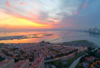 ASPEN Luxurious Seaview Vacation Homes -Gurney has Balcony rooms