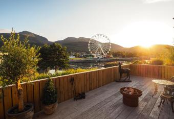 The Hikers House has Balcony rooms
