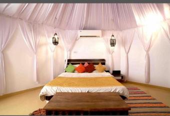 Send view dessert camp has Balcony rooms