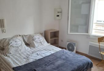 Narbonne joli studio cosy allows 18 year olds to book a room