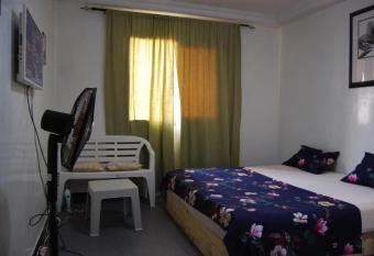 Chambre d h  te allows 18 year olds to book a room