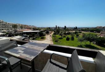 Sexy Wa  ki Port Nature 6 allows 18 year olds to book a room