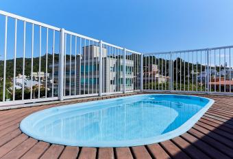 791 - Cobertura com piscina. 200m da PRAIA. BOMBINHAS - CENTRO allows 18 year olds to book a room