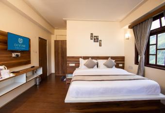 Divine s The Elite Zong has Balcony rooms