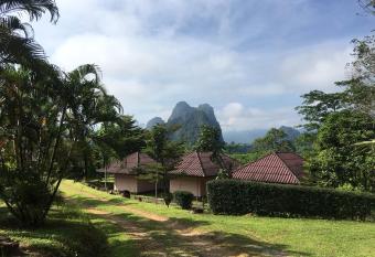 Khao Sok Hill Top Resort has Balcony rooms