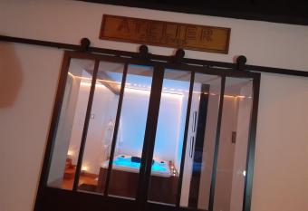 Jacuzzi Bubble Hot allows 18 year olds to book a room