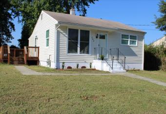 Gaia House has Balcony rooms