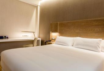 NH Oviedo Principado allows 18 year olds to book a room