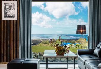 Jeju the One Pension has Balcony rooms