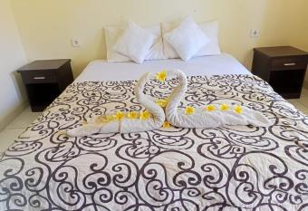 Roejas Sunset has rooms with a private hot tub