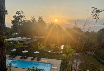 Hin Khong Villa - a tropical surprise has Balcony rooms