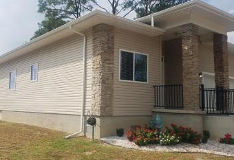 Unique Holiday Home Eastern Shore has Balcony rooms