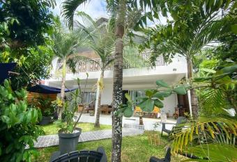 La case Germain has Balcony rooms