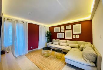 Duplex 120m2 terrasse vue sur N  mes allows 18 year olds to book a room