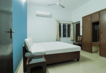 NARESH LIVE INN GUEST HOUSE has Balcony rooms