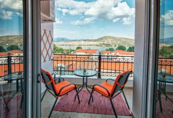 Anna s House has Balcony rooms