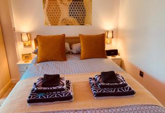 SHINE CHALET - UNIQUE & COMFORTABLE ACCOMMODATION has Balcony rooms