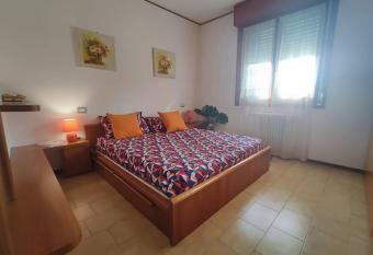 Appartamento Mare e Monti a Marina di MASSA has Balcony rooms