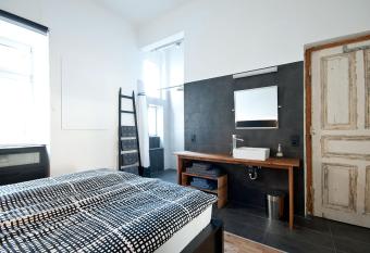 Zentrales & modernes City-Apartment allows 18 year olds to book a room