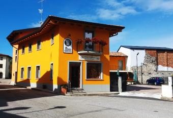 Al Posto Giusto has Balcony rooms