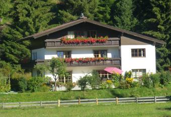 Haus Andrea Unterberger has Balcony rooms