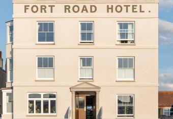 Fort Road Hotel has Balcony rooms