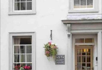 ST GUEST HOUSE allows 18 year olds to book a room