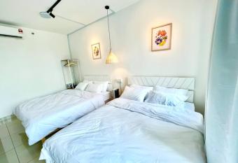 C 1-5 Pax Cozy home Studio 3Bed WIFI&TV Trefoil Setia Alam SCCC has Balcony rooms