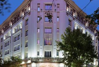 NH Collection Gran Hotel de Zaragoza allows 18 year olds to book a room