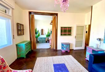 Lovely cosy Art flat has Balcony rooms