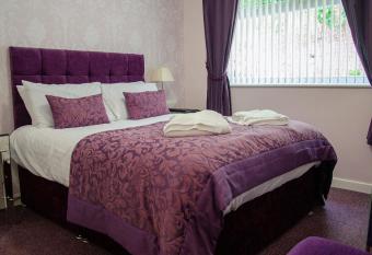 The Lemonfield Hotel allows 18 year olds to book a room